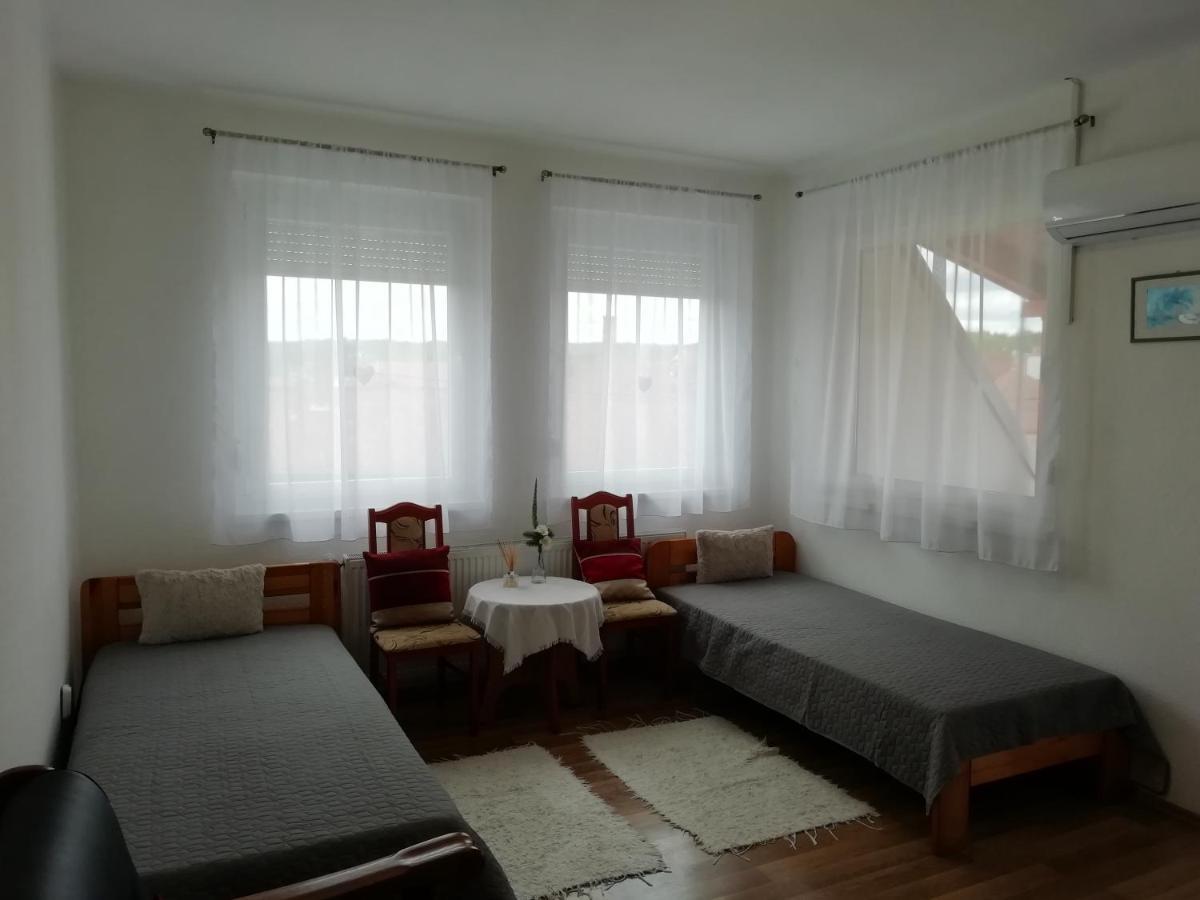 Apartamento Vadásztanya Fogadó Egerszalók Exterior foto