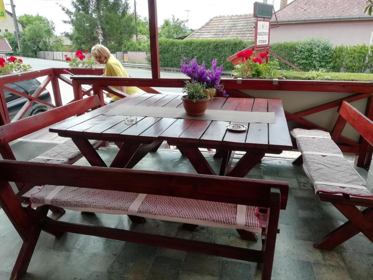 Apartamento Vadásztanya Fogadó Egerszalók Exterior foto