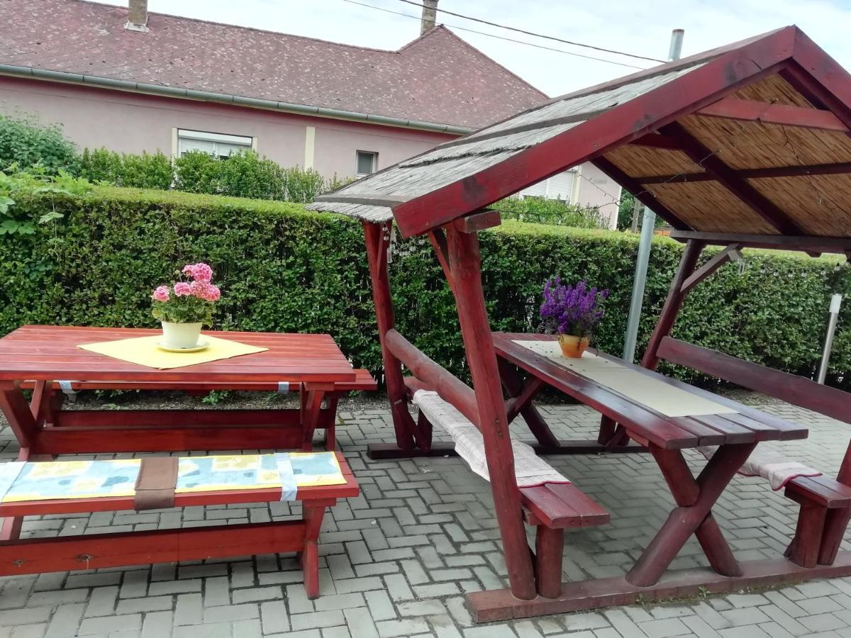 Apartamento Vadásztanya Fogadó Egerszalók Exterior foto